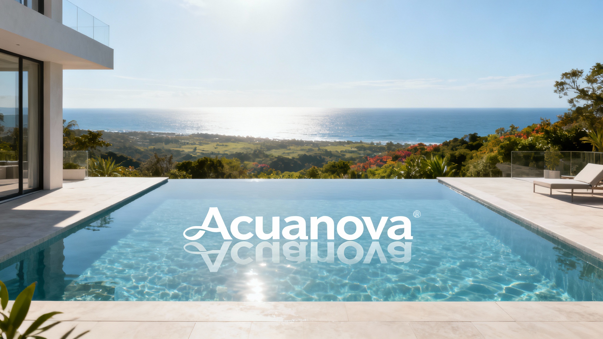Piscina AcuaNova diseño infinity con vista panorámica al mar